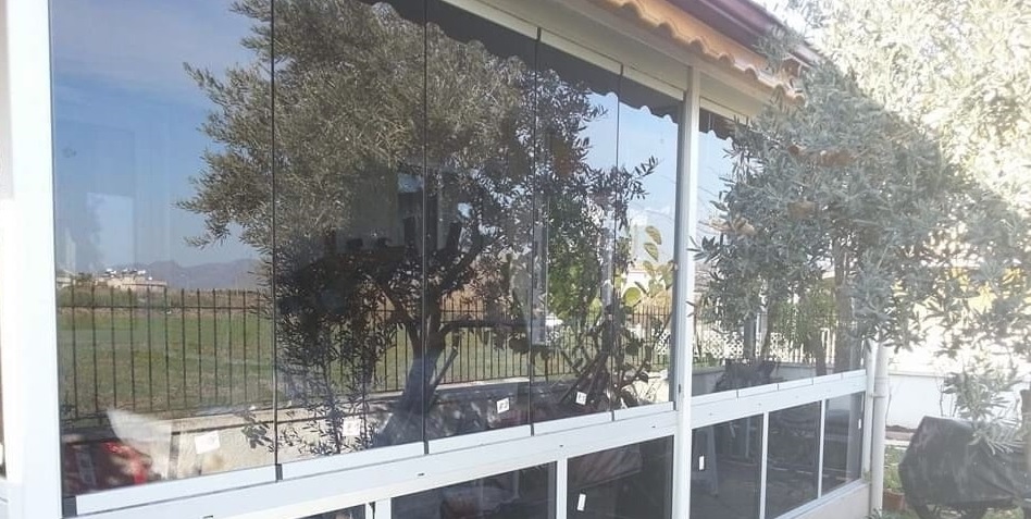 Karabağlar Pergola altı cam balkon sineklik